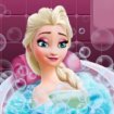 Schöne Elsa im Badezimmer