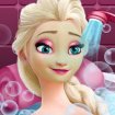 Belle Elsa dans la salle de bain